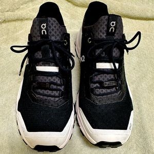 Women’s size 8.5 On Cloud Ultra. Excellent condition. Worn a handful of times.